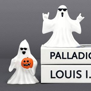 Figura de Fantasma de Resina con Logotipo Personalizado OEM, Decoración de Halloween con Fantasma de Dedo Medio y Calabaza, Adorno de Escritorio de Latón Plateado - Product Image 4