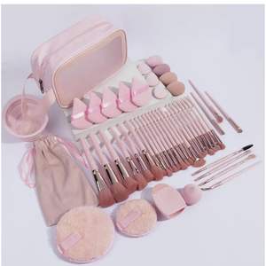 مجموعة فرش مكياج احترافية وردية اللون مكونة من 49 قطعة مع فرش الكونسيلر وظلال العيون وإسفنجات المكياج وحقيبة تخزين للاستخدام على الوجه - Product Image 2