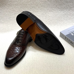 Men's new style casual leather <b>shoes</b>, fashionable snake-patterned embossed cowhide <b>shoes</b>, trendy business formal <b>shoes</b> - Product Image 3