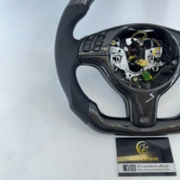 Volant en fibre de carbone OEM de qualité supérieure avec garniture pour BMW E46 M3, cuir perforé, forme et couleur personnalisées