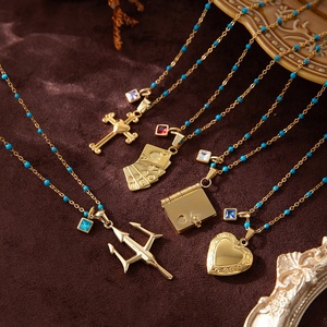 Colar Cruzado Estilo Europeu em Aço Inoxidável com Pingente Banhado a Ouro 18k e Corrente Artesanal - Product Image 4