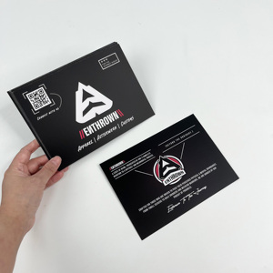 Carte de remerciement noire personnalisée imprimée, insert en papier noir mat avec logo et code QR pour marque de vêtements - Product Image 5