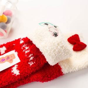 Calzini Invernali Caldi da Adulto con Simpatico Design 3D di Animali, Morbidi e Soffici, in Pile di Corallo, Spessi da Casa, Calze Natalizie da Pavimento, Idea Regalo con Scatola - Product Image 3