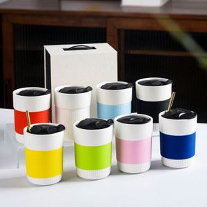Coffret Cadeau d'Entreprise Personnalisé avec Logo, Tasse à Café de Voyage en Céramique à Double Paroi Isolée avec Manchon en Silicone 450ml et Couvercle Coulissant - Product Image 1