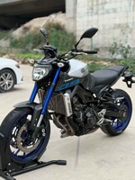 Yamaha MT-09 890cc, moto de rue haute performance refroidie par eau, adaptée aux pilotes expérimentés, parfaite pour la conduite en ville