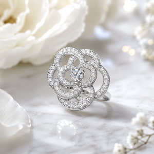 Anello con Fiore di Camelia per Donne, Gioiello Elegante e Scintillante alla Moda - Product Image 2