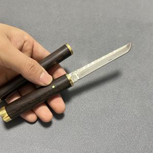 سكين صيد ذو نصل ثابت بمقبض أسطواني من خشب الأبنوس وفولاذ دمشقي تانتو مع حلقة نحاسية مرصعة بحجر يشبه الياقوت، تصنيع حسب الطلب - Product Image 6