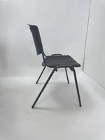 Chaise de formation empilable en plastique avec assise rembourrée et pieds thermolaqués noirs OK-508 pour salles de classe, conférences et sièges publics