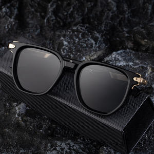 Nuevas Gafas de Sol Poligonales para Hombre, Montura Negra de PC, Protección UV400, Lentes Clase 2, Patillas de Aleación de Zinc, para Uso en Exteriores - Product Image 1