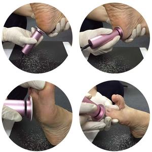 Fourniture directe d'usine 60 pièces #220 <span class=keywords><strong>papier</strong></span> de sable de ponçage remplaçable disque rond abrasif pied callosités en <span class=keywords><strong>bois</strong></span> Type de prise américaine - Product Image 6