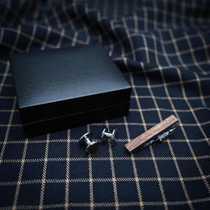 Juego de <span class=keywords><strong>gemelos</strong></span> y clip de corbata de madera personalizado hecho a mano al por mayor personalizado <span class=keywords><strong>para</strong></span> padre, marido, <span class=keywords><strong>novio</strong></span>, hombre de negocios - Product Image 4