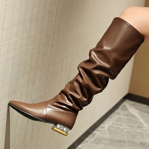 Bottes longues souples à talons carrés bas et bout pointu, grande taille 48, pour femmes, coupe large, plates, hauteur genou - Product Image 1