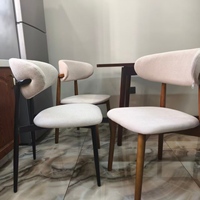 Nouvelle arrivée, chaise de restaurant en bois massif au design moderne avec coussin moelleux pour la maison, l'hôtel, la cuisine, la salle à manger