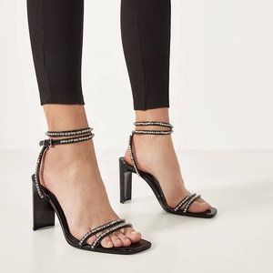 Sandali da Donna con Tacco Alto Classici in Vernice Lucida Nera con Decorazioni Gioiello - Product Image 1