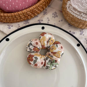 Chouchous rembourrés à motif floral de petite taille pour enfants, jolies attaches pour cheveux à motif floral, bandeaux éponge, vente en gros à prix abordable - Product Image 3