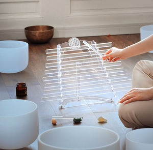 SUCCESS Harpe de cristal à bas prix avec motif floral, 8 tubes, harpe chantante en quartz pour chakras, avec étui de transport et maillet - Product Image 1