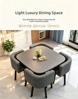 Table carrée avec plateau en marbre + chaises à pieds en métal noir, ensemble de réception moderne et minimaliste