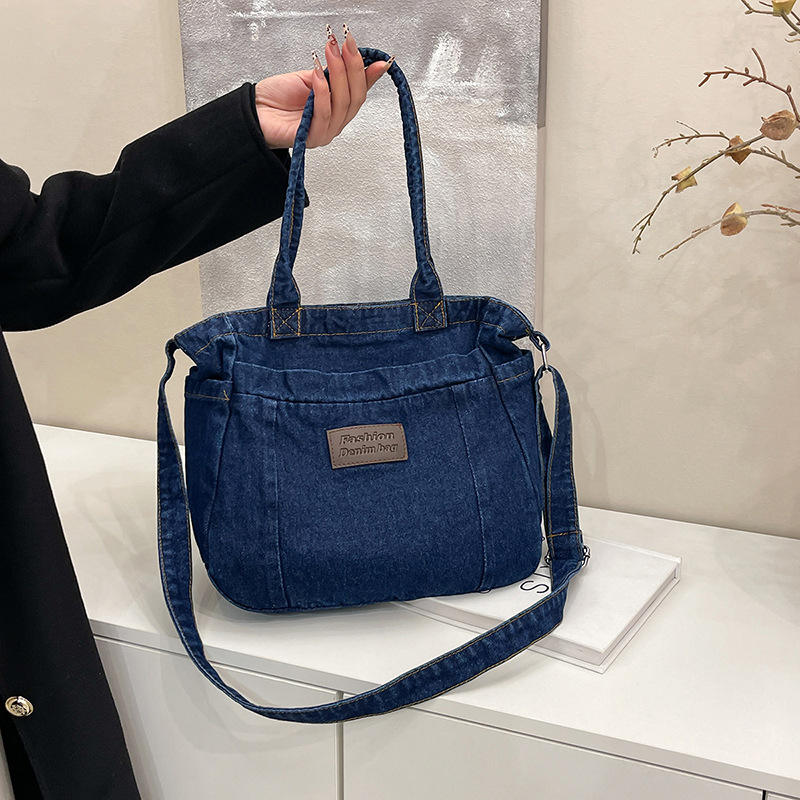 สีน้ำเงินเข้ม