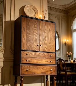 Credenza Vintage Marrone in Legno Massello con Gambe Tornite, 2 Ante e 3 Cassetti, Ampio Spazio di Archiviazione, Stile Retrò - Product Image 2