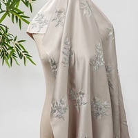 Nouveau style Tissu en satin doux avec broderie de feuilles Tissu en dentelle élégante Broderie de fleurs en dentelle pour robe cheongsam Tissu de robe pour femmes