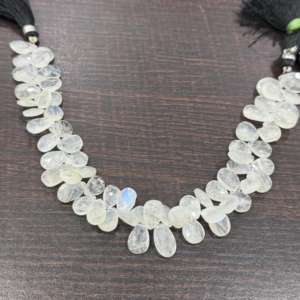 Magnifique collier en pierre de lune blanche arc-en-ciel, pierres facettées en forme de briolette, prêt à porter pour homme/femme ou bijoux - Product Image 2