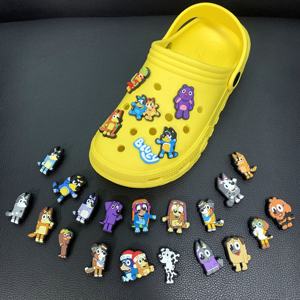 Nouveau mignon <span class=keywords><strong>Anime</strong></span> chaussures breloques et <span class=keywords><strong>Bingo</strong></span> doux PVC chaussures breloques personnalisé Durable bricolage accessoires boucle pour enfants chaussures décoration - Product Image 4