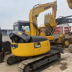 Mini-excavatrice Komatsu PC78-6 utilisée dans de multiples contextes, parfaite pour l'ingénierie municipale et l'agriculture - Product Image 1