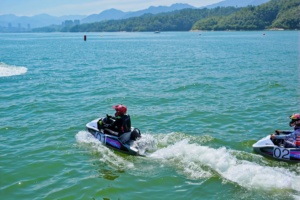 TAME BILLOW Perahu Jet Kecil Berkinerja Tinggi dengan Kecepatan Cepat dan Pengisian Daya Cepat - Product Image 5