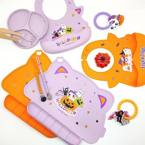 Ensemble d'alimentation pour bébé <span class=keywords><strong>en</strong></span> <span class=keywords><strong>silicone</strong></span> Halloween, bavoir imperméable, set de table anti-graisse, assiette <span class=keywords><strong>à</strong></span> ventouse, vaisselle pour enfants personnalisable - Product Image 1