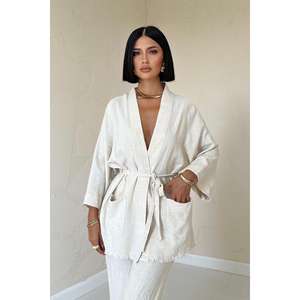 Conjunto de Kimono y Pantalones Formales Color Beige para Mujer, Disponible en Tallas XS y XXS, Venta al Por Mayor - Product Image 3