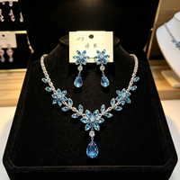 Set Perhiasan Kalung Bunga Kristal Zirkon Mewah dan Anting Gantung untuk Wanita, Cocok untuk Pesta Prom, Pernikahan, dan Acara Formal