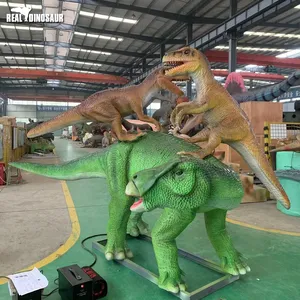 Tema Taman Hidup Ukuran Model Animatronik Melawan Kelompok Dinosaurus