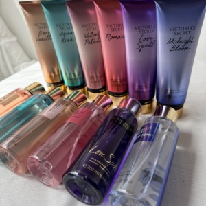 ชุดน้ำหอมวิคตอเรีย ซีเคร็ท ออริจินัลแบรนด์ สำหรับผู้หญิง ประกอบด้วยบอดี้มิสต์ 236 มล. และสเปรย์น้ำหอม 250 มล. - Product Image 2