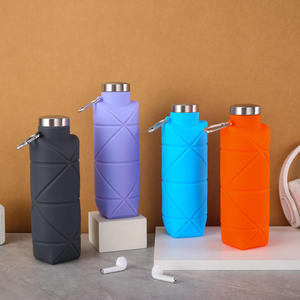 Bouteille pliable en <span class=keywords><strong>silicone</strong></span> de qualité alimentaire 700 ml, bouteille d'eau pliable en <span class=keywords><strong>silicone</strong></span> pour les voyages, le camping et les sports - Product Image 4