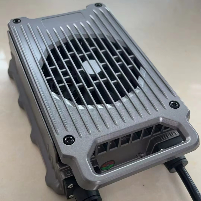 High Quality P5 Series 512W 500W Waterproof Battery Charger 48V 10A 15A For Lithium Lifepo4 Battery With Real-Time Display