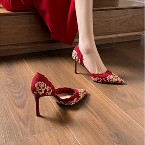 Chaussures à talons hauts rouges brodées exquises, nouvelles chaussures de mariage pour femmes 2025, chaussures de mariée antidérapantes de haute qualité et tendance - Product Image 2
