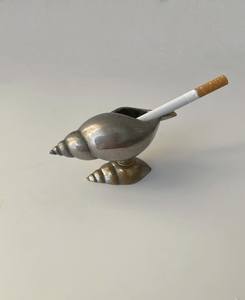 Cenicero de Concha de Caracol de Calidad Garantizada con Diseño Moderno en Metal, en Venta por Exportadores Indios - Product Image 4