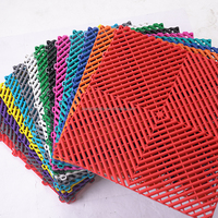 Tapis antidérapant texturé haute résistance, tapis de sol en plastique emboîtable étanche avec boucles, fourni par l'usine