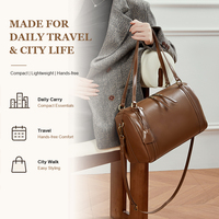 Sac à main en cuir pleine fleur lisse et structuré pour femme avec fermeture éclair et poignée supérieure, idéal pour les voyages et le travail