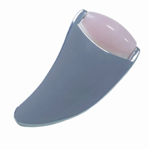 Rouleau facial en alliage de zinc et quartz rose en forme de corne de bélier - Product Image 3