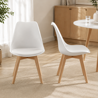 Chaise de salle à manger moderne en plastique PP avec pieds en bois de hêtre et coussin rembourré pour la maison, le bureau et l'hôtel