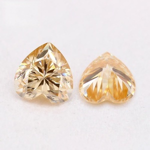 Anillo de Oro con Piedra Suelta de Moissanita Color Champán en Forma de Corazón - Product Image 3