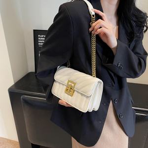 Atacado 2026 Bolsas Tote Clássicas com Corrente, Bolsas de Couro PU com Relevo, Coleção de Primavera, Bolsa de Ombro para Mulheres - Product Image 2