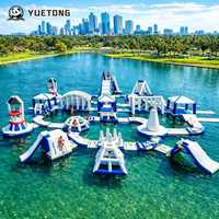 Parc aquatique gonflable commercial modulaire avec toboggan, structure d'escalade et château gonflable pour enfants et adultes, idéal pour les centres de loisirs, les fêtes et la location en gros