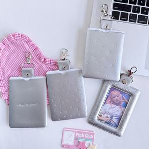 حامل بطاقات من البلاستيك PVC بتصميم نجمة وقلب وشريط فضي مقاس 3 بوصات، منظم لبطاقات الصور وحامل شارات الهوية، متوفر بالجملة - Product Image 6