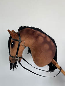 حصان لعبة من القطيفة على شكل عصا للركوب متوفر في المخزون - Product Image 1