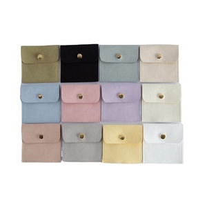Pochette à bijoux en microfibre avec logo personnalisé, bouton, petite enveloppe de rangement pour accessoires, sac en velours, sac à rabat pour collier et boucles d'oreilles - Product Image 1