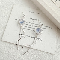 Boucles d'oreilles clous géométriques pour femmes, motif floral en éventail avec grappe de CZ blancs, plaqué or blanc 18 carats, bijoux de mode pour soirée