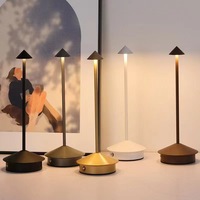 Lampe de chevet moderne en fer, design créatif pointu, commande tactile, branchement USB, idéale pour le camping en extérieur, les restaurants, les cafés et les bars, pour créer une ambiance.