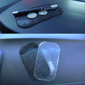 Tapis antidérapant pour tableau de bord de voiture, matériau TPE 5 mm, design uni, pour placer téléphone et lunettes de soleil - Product Image 2